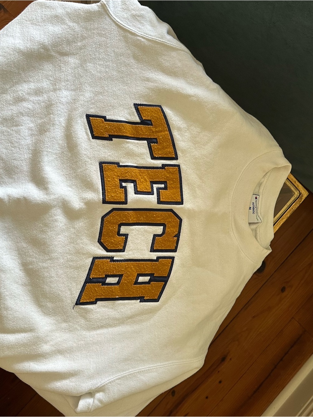 Champion White Crewneck Sweatshirt with Subtle Logo Tag